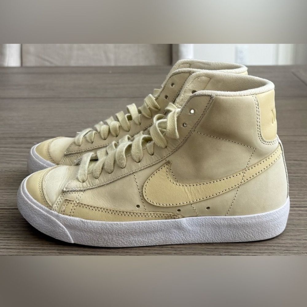 Nike women's Mid 77 high top shoe size 6.5